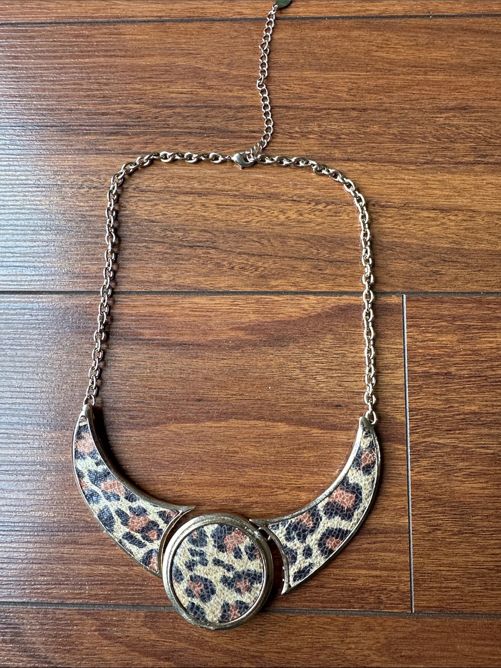 🟤🟤Aldo Gold Tone Leopard Print Crescent Necklace🟤🟤